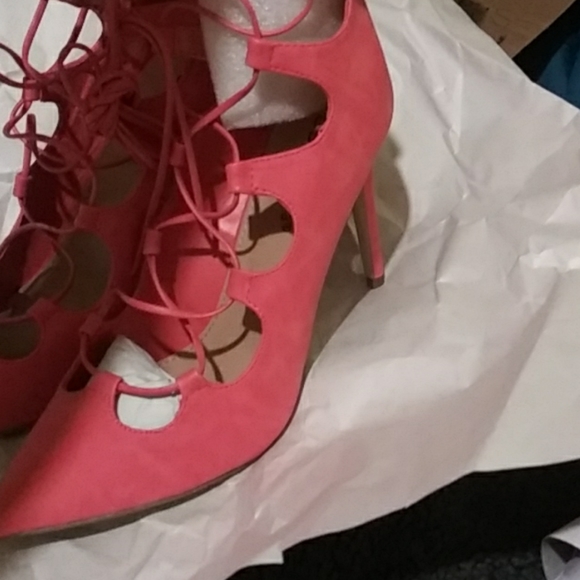 Shoes - Picture 4 of 6